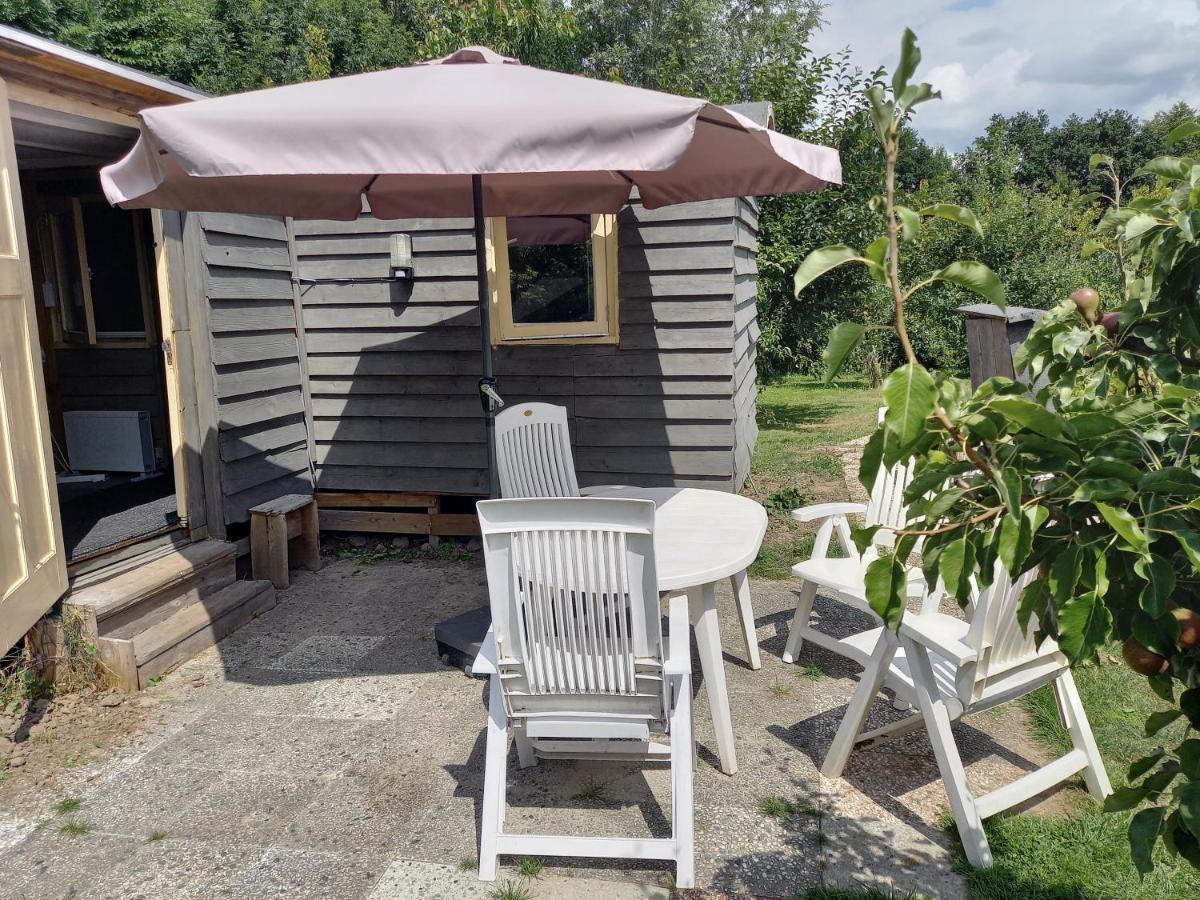 Pipowagen/Chalet De Oude Rijn Panzió Harmelen Kültér fotó